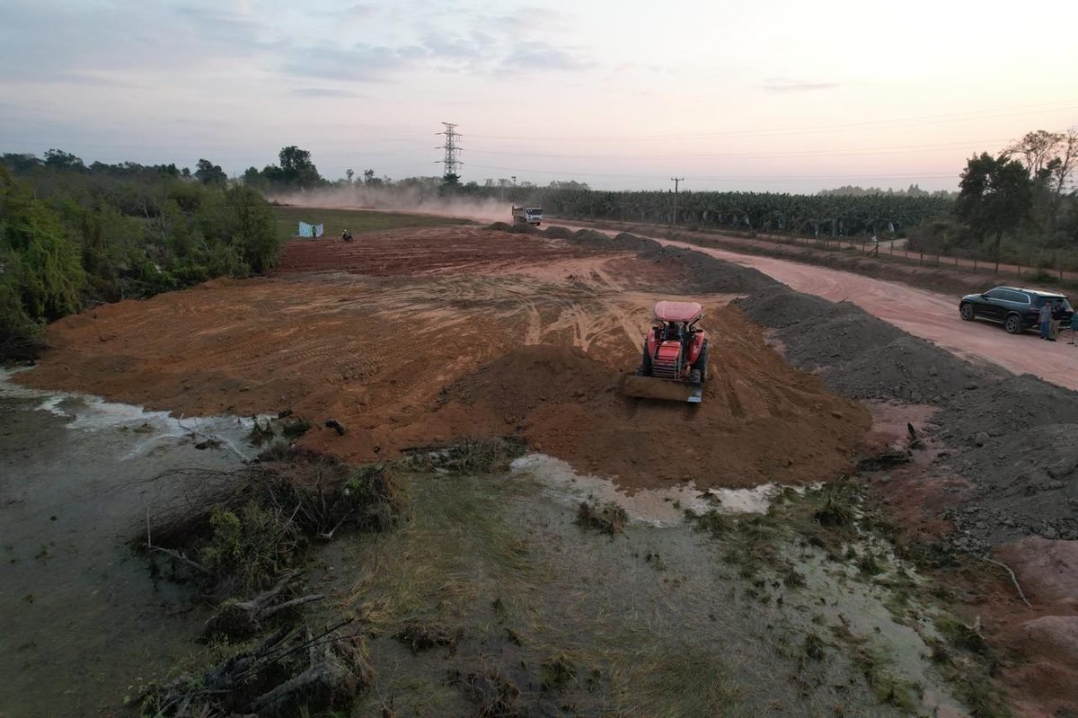 Earthworks and site development machinery